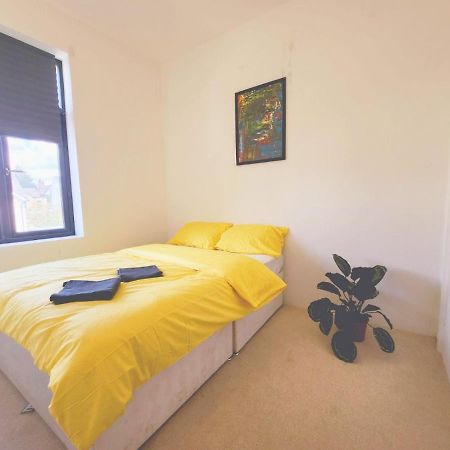 Hôtel Urban Escape Ealing à Londres Extérieur photo