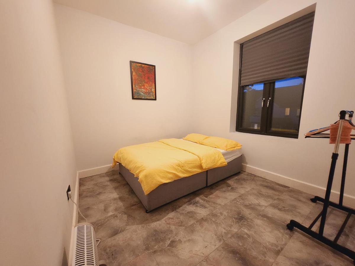 Hôtel Urban Escape Ealing à Londres Extérieur photo