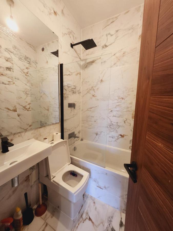 Hôtel Urban Escape Ealing à Londres Extérieur photo